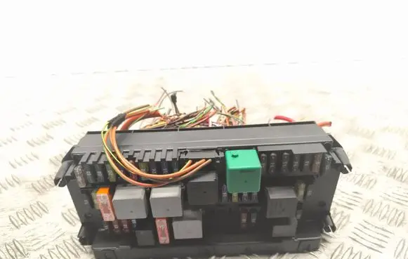 Mercedes-Benz E W212 Fuse module A2129007104