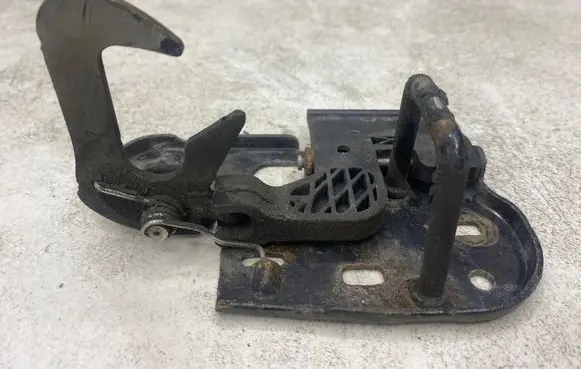 Volkswagen PASSAT B6 Engine bonnet/hood lock/latch loop/hook 3C0823480