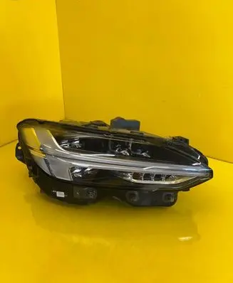 Volvo S90, V90 Headlight/headlamp 31386165