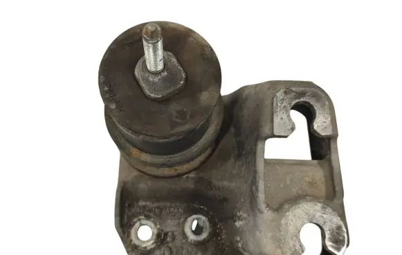 Subaru Outback (BS) Engine mounting bracket 