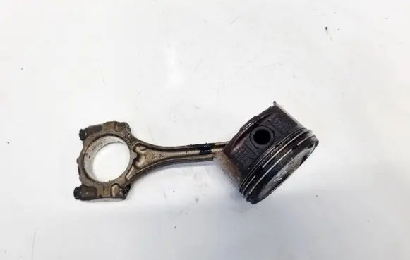 Toyota Yaris Piston with connecting rod