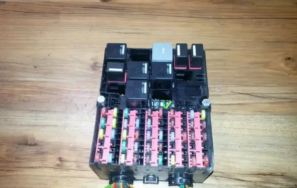 Ford Fiesta Fuse box set 6s6t14401jkf