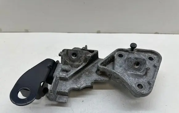 Volvo V40 Cross country Engine mounting bracket 08670393