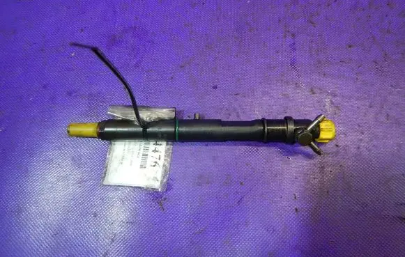 Audi A4 S4 B5 8D Fuel injector 059130201E