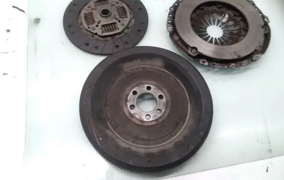 Volkswagen PASSAT B4 Clutch set kit 037105273C