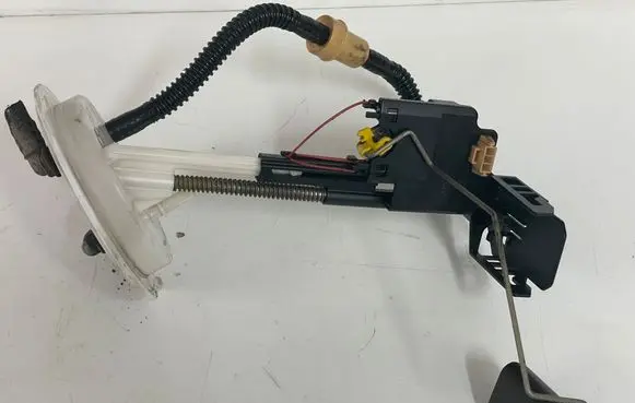 BMW 5 E60 E61 Fuel level sensor 6765849