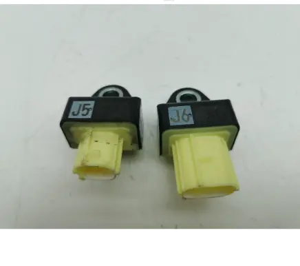 Toyota C-HR I Airbag deployment crash/impact sensor 89831F4010 89173F4010