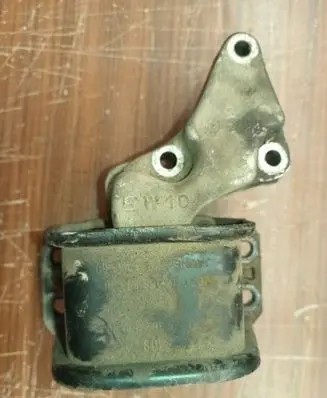 Engine mount bracket
