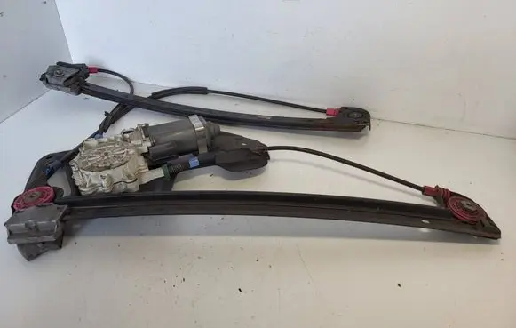 BMW 7 E38 Front door window regulator motor 338125201