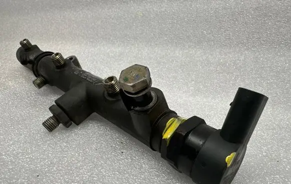 Audi A6 S6 C6 4F Fuel pressure regulator 057130764B 059130090j 0281002665