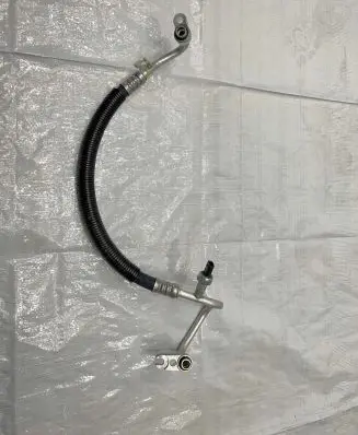 Jeep Grand Cherokee Air conditioning (A/C) pipe/hose 68161179AA
