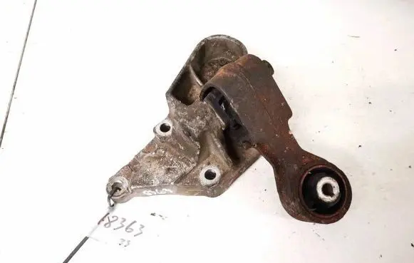 Peugeot 607 Engine mounting bracket