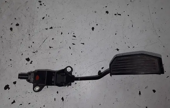 Toyota Avensis T270 Accelerator throttle pedal 7811005021