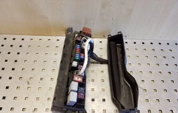 Toyota Corolla E120 E130 Fuse module