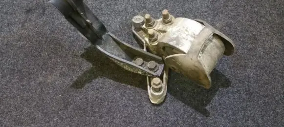 Volvo S40, V40 Engine mount bracket MR290428