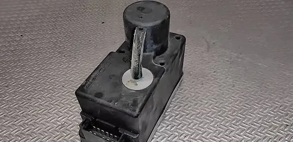 Volkswagen Golf III Central locking vacuum pump 1H0962257