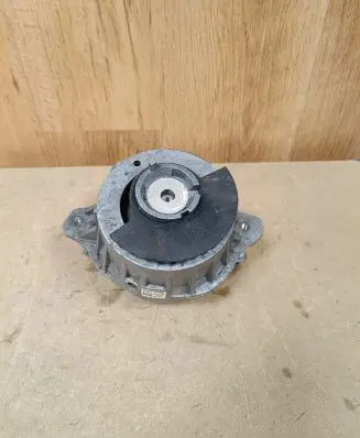 Mercedes-Benz C AMG W205 Engine mount bracket A2052400300