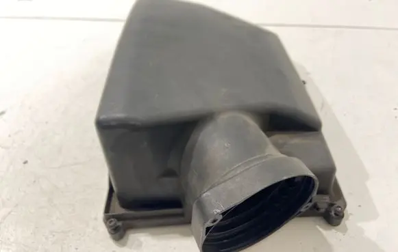 Volvo XC70 Air filter box cover 72102978