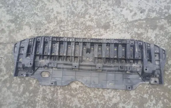 Toyota Avensis T270 Front bumper skid plate/under tray 