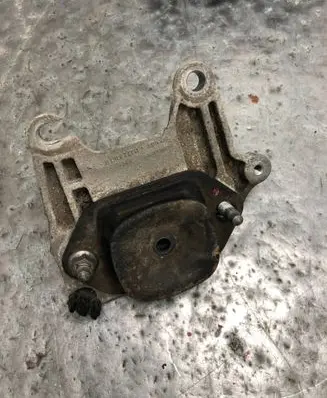 Renault Trafic III (X82) Gearbox mounting bracket 112228161RBILI 112228161R