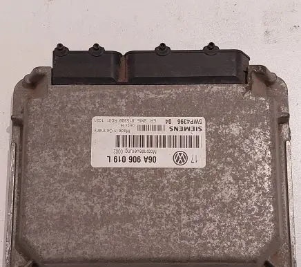 Volkswagen Golf IV Engine control unit/module 06A906019L 5WP439604