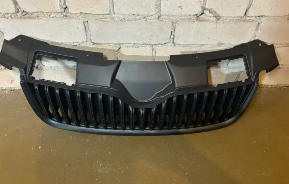 Front bumper upper radiator grill