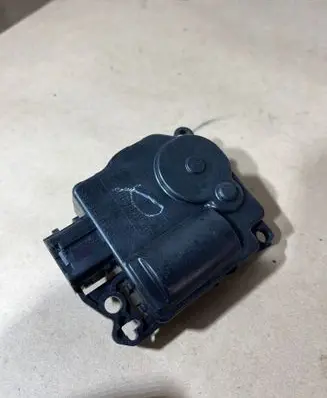 Ford Turneo Courier Air flap motor/actuator AV1119E616BB