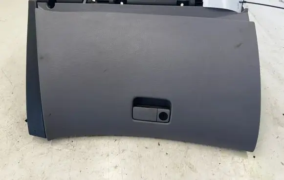 Nissan Primera Glove box