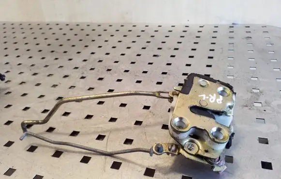 Opel Frontera A Front door lock
