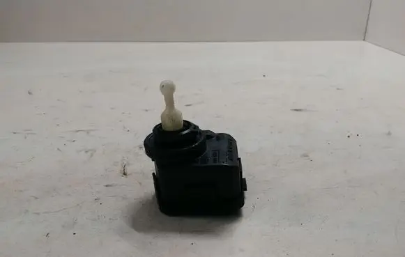 Volkswagen PASSAT B5.5 Headlight level adjustment motor 1J0941295C
