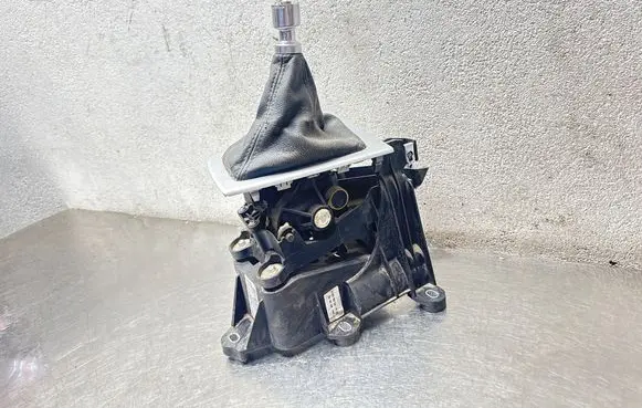 Ford Focus Gear shifter/selector BV6R7C453DAD