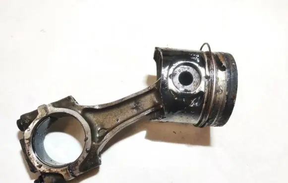 Lancia Thema Piston with connecting rod