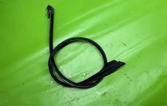 BMW 5 E60 E61 Rubber seal front door (on door) 7057507