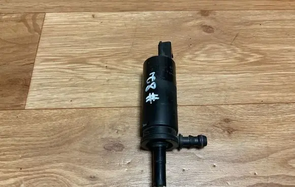 BMW 5 E39 Headlight washer pump 67128377613