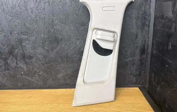 Mercedes-Benz C W204 (B) pillar trim (top) A2048600230