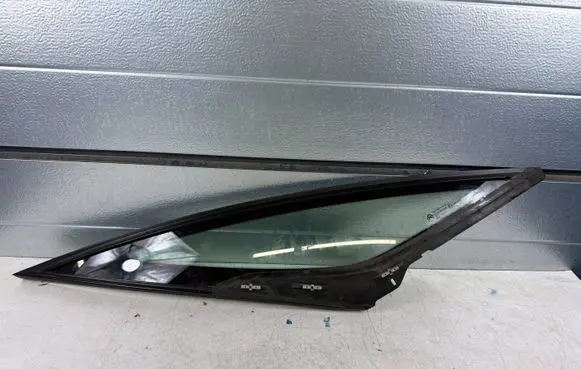 Citroen DS5 Front triangle window/glass 