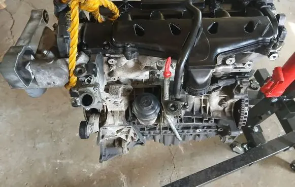 Volvo XC70 Engine 30677367 D0RED