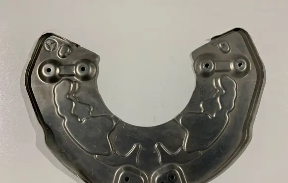 Mercedes-Benz C W205 Front brake disc dust cover plate A0004213520
