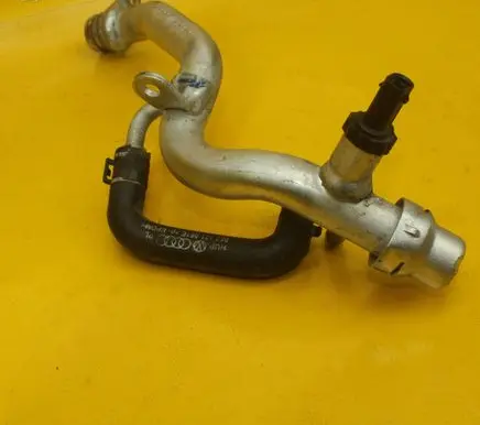 Audi A8 S8 D4 4H Engine coolant pipe/hose 057121061E