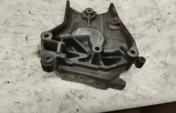 Opel Insignia A Engine mounting bracket 55566020