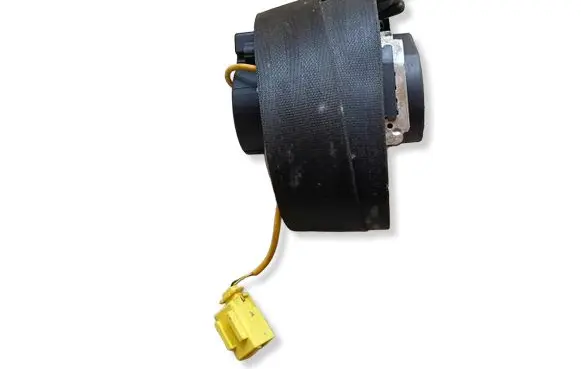 Volkswagen Touareg I Front seatbelt 