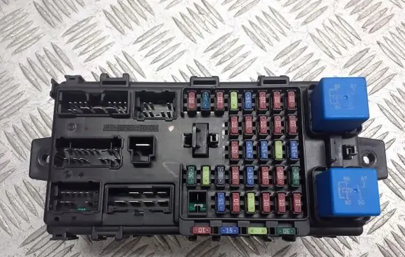 Hyundai Trajet Fuse box cover 06212D