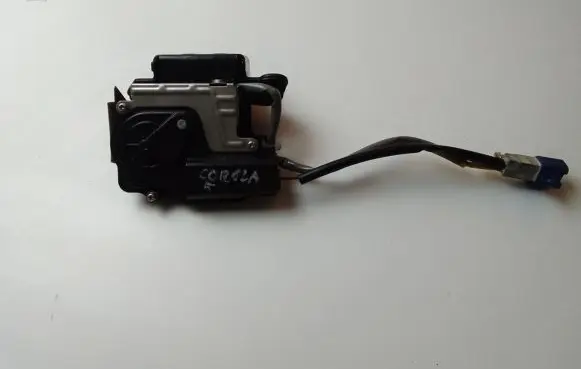 Toyota Corolla Verso AR10 Loading door lock 6935005030