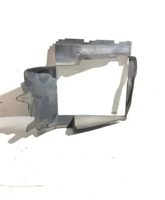 Audi Q7 4L Intercooler air channel guide 4L0117335F