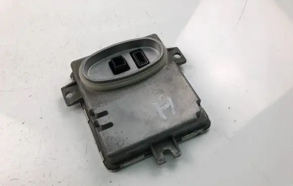 Volvo V70 Xenon control unit/module 6261110499