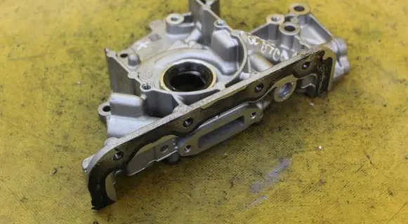 Volkswagen Polo VI Oil pump 05E115105A