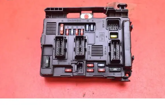 Peugeot Partner Fuse box set 9650618580