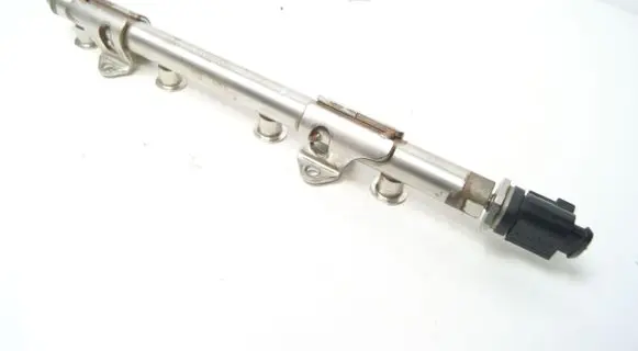 Volkswagen Tiguan Fuel main line pipe 04E133320D