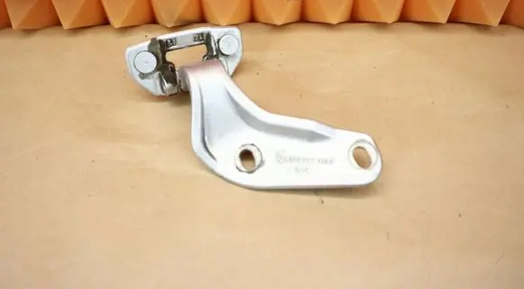 Mercedes-Benz ML W164 Tailgate/trunk/boot hinge 1647400137 A1647400137