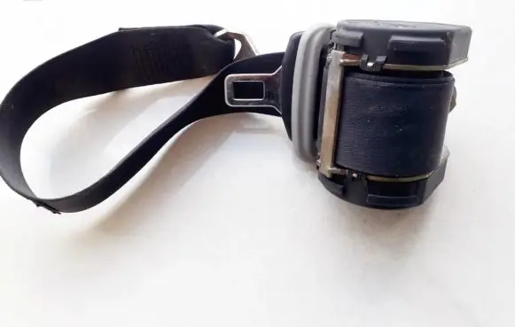Mitsubishi Carisma Rear seatbelt mr913980